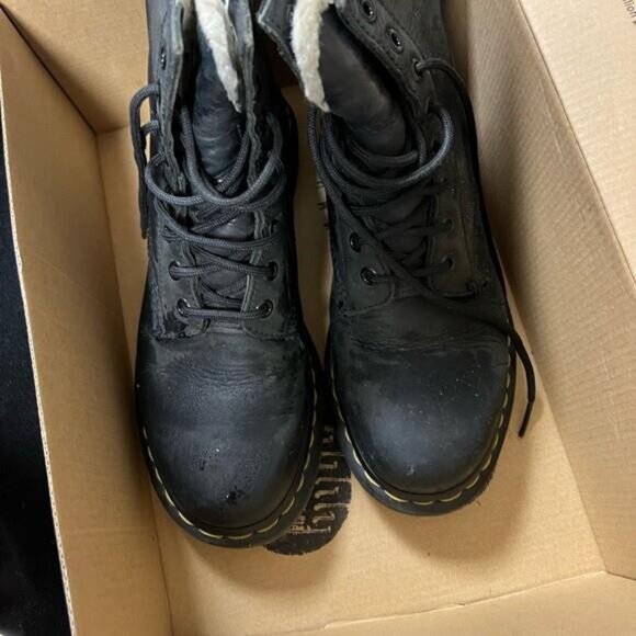 Dr Martin sheerling and leather women boots size 7 - Picture 1 of 9